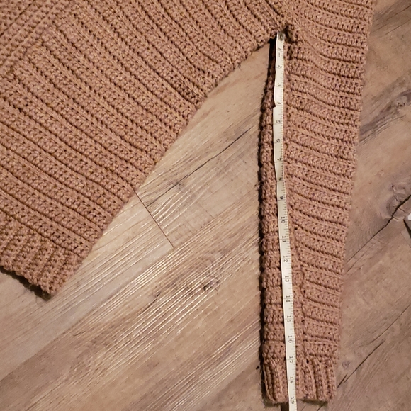 Hand knit cozy vintage sweater - Picture 2 of 5